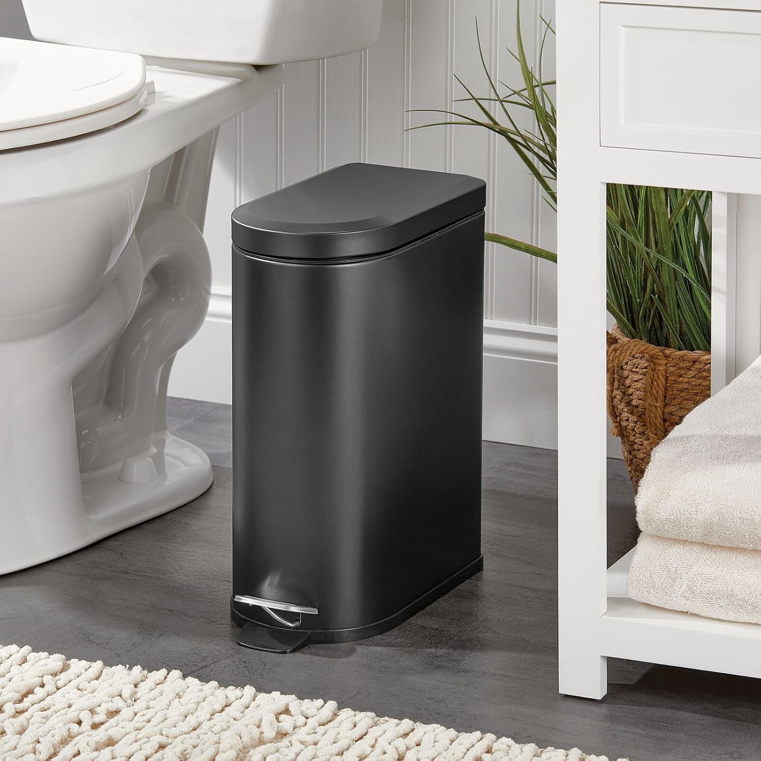 mDesign 2.6 Gallon Stainless Steel Step Trash Can with Lid, Black A528