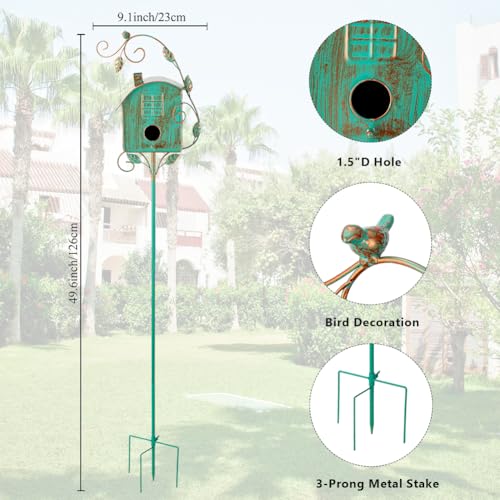 VEWOGARDEN Metal Bird House with Pole for Outdoor Garden Decor C581591