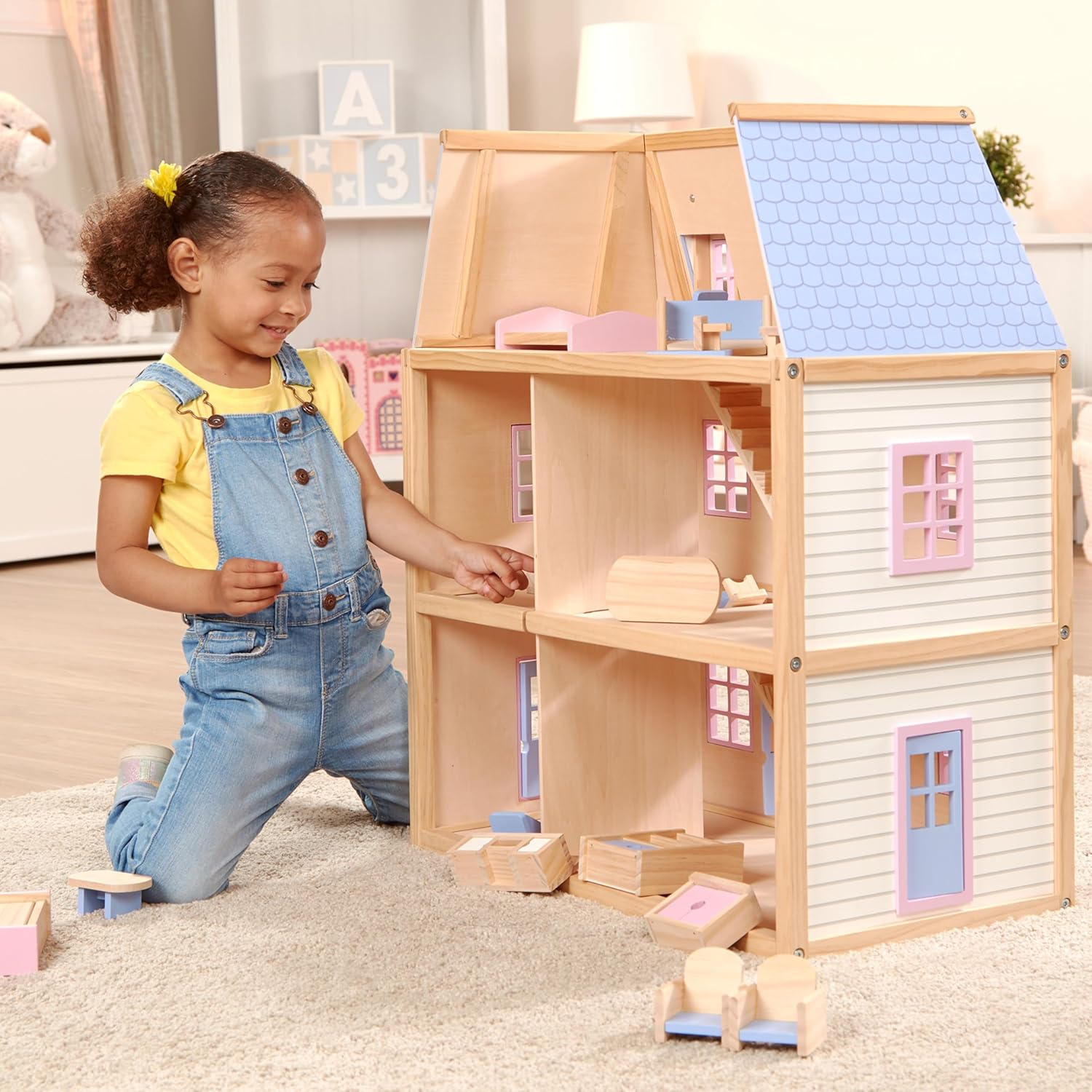 Melissa & Doug Modern Wooden Multi-Level Dollhouse with 19 pcs Furniture Q853480