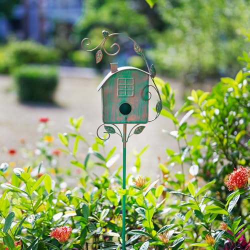 VEWOGARDEN Metal Bird House with Pole for Outdoor Garden Decor C581591