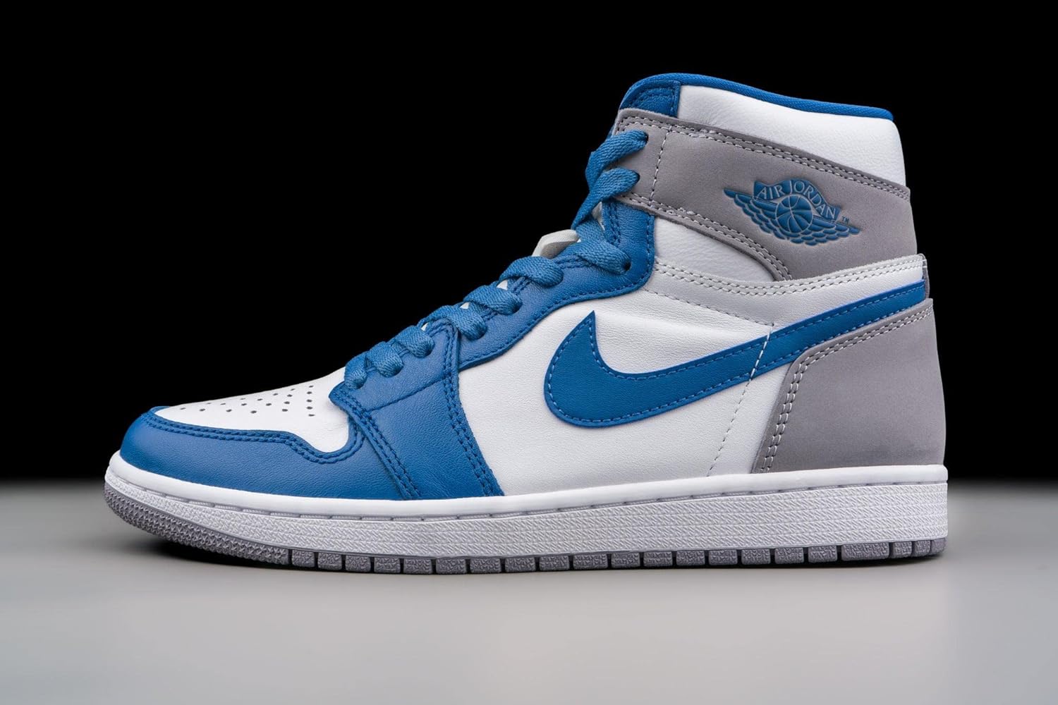 Jordan Men's 1 Retro High OG True Blue/White-Cement Grey W601