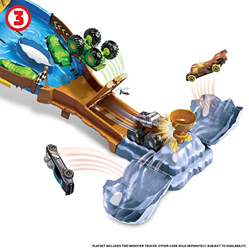 Hot Wheels Monster Trucks Wreckin’ Raceway Playset with Bigfoot & Gunkster D577