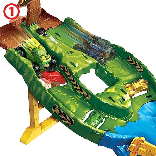 Hot Wheels Monster Trucks Wreckin’ Raceway Playset with Bigfoot & Gunkster D577